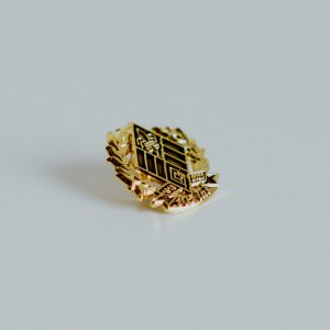 Kolekcjonerska przypinka z okazji 105-lecia Klubu | Złota #2